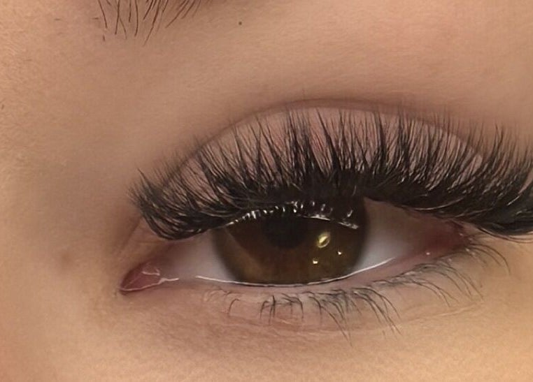 Stunning eyelash extensions by Slayed by NHI in Glen Mills, Pennsylvania, US. Enhance your beauty today.