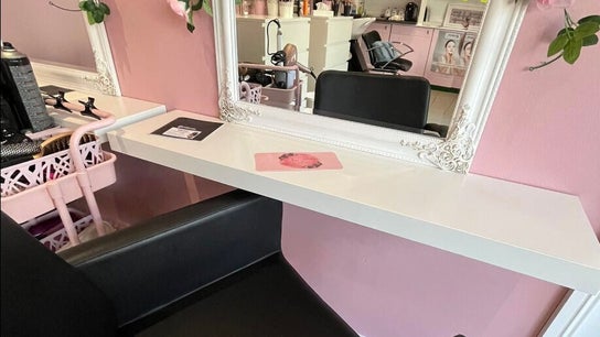 Jade’s Glam Bar