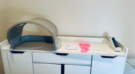 Professional beauty equipment setup at That Glow, Melbourne, Victoria, AU, highlighting modern aesthetic services.
