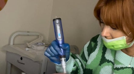 Beauty treatment at That Glow, Melbourne, Victoria, AU featuring precise skin care application.