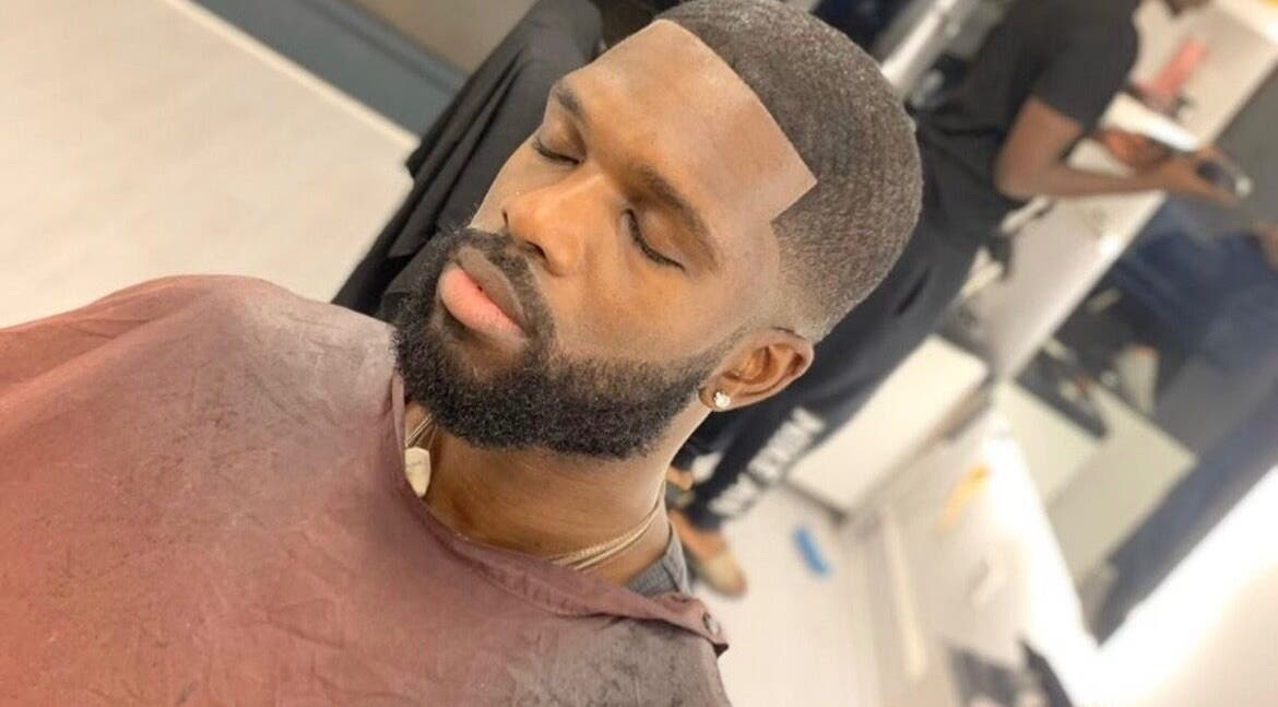 Stylish beard trim at 5 Star Barbers - Jay in Erith, England, GB. Experience top-notch grooming and relaxation.