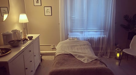 Lauren Anderson Therapies at Room 34