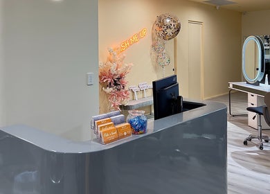 Reception at Vivi Salon Innaloo, Western Australia, AU, featuring sleek counters and elegant decor.