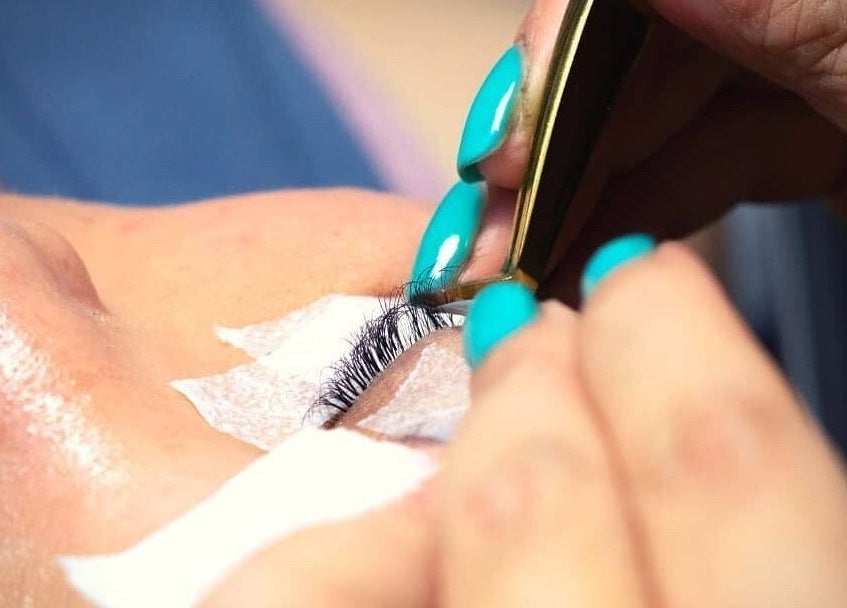 Precision eyelash extension at Vivi Salon Innaloo, Western Australia, AU showcasing expert beauty care.
