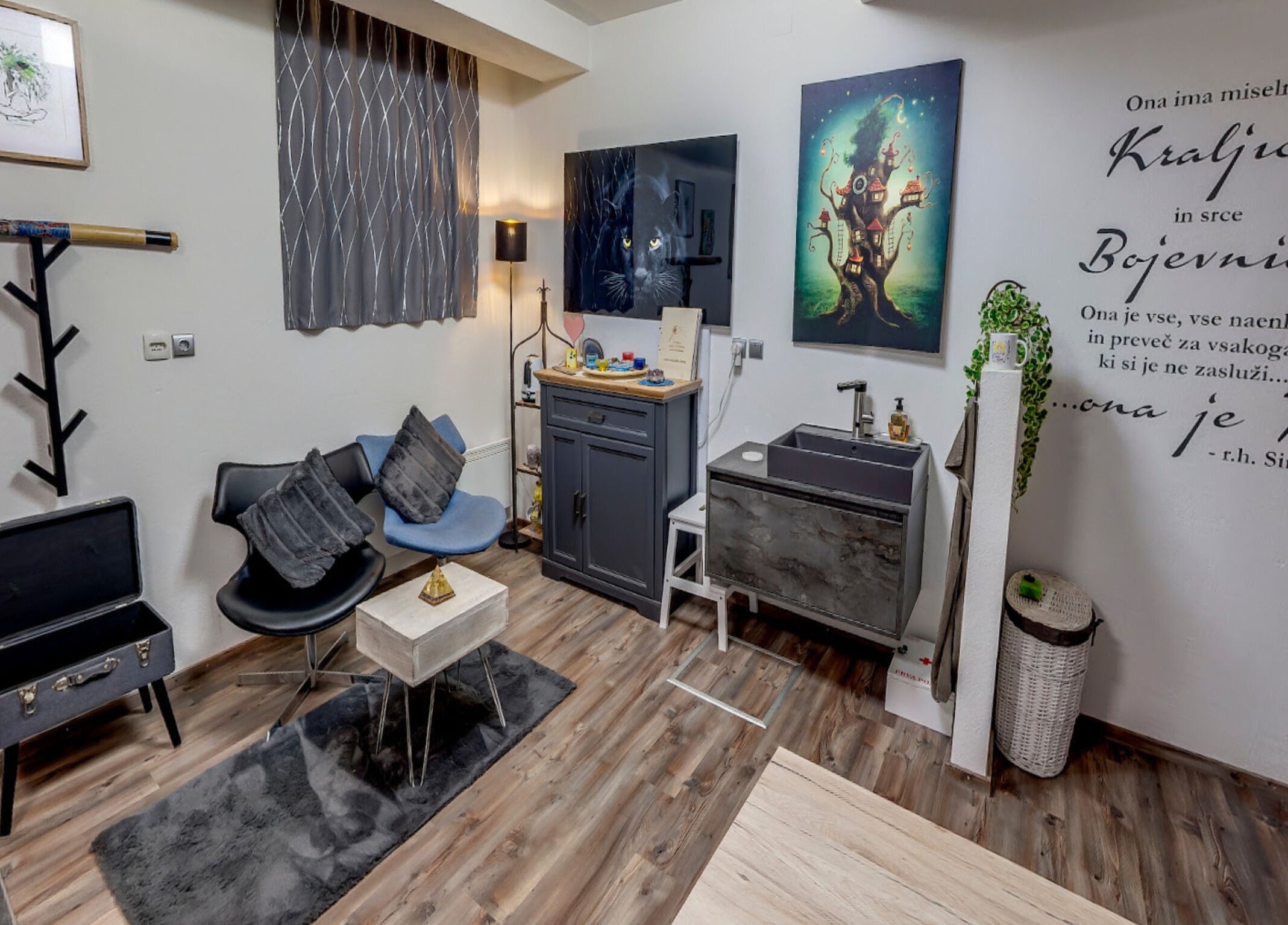 Notranjost Energijske masaže Tjaša - Alea Nature, Kranj, Kranj, SI z udobnim ambientom in umetniškimi dekorji.