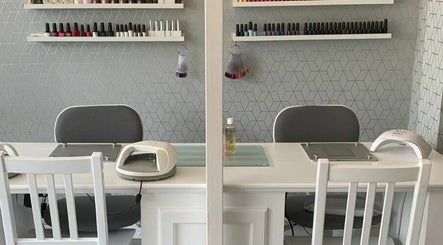 Polished Hair Beauty and Nail Lounge slika 2