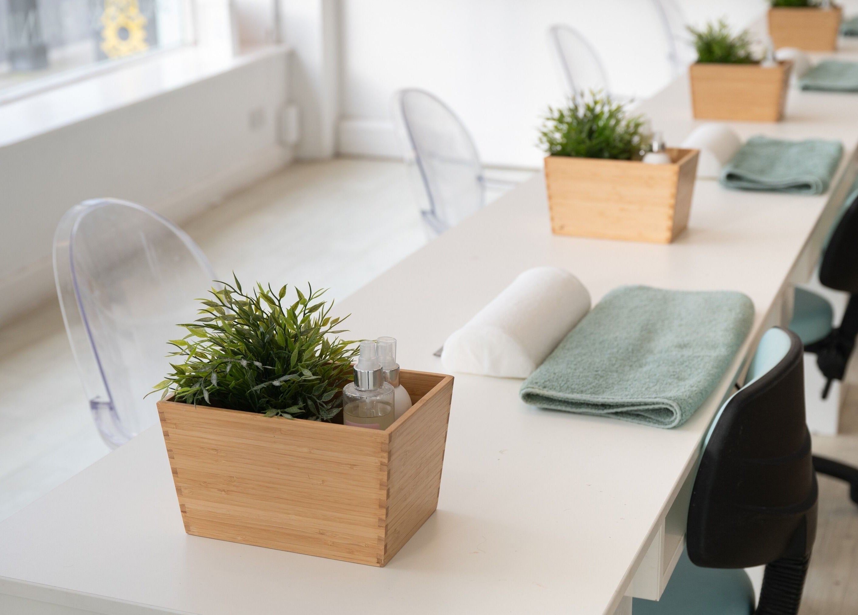 Peaceful beauty station at Preen in Stockport, England, GB, featuring green plants and plush towels.
