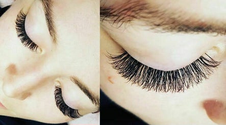 La La Lashes image 2