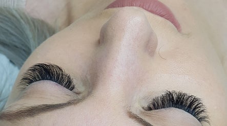 Lashes Nails and Brows by Alix