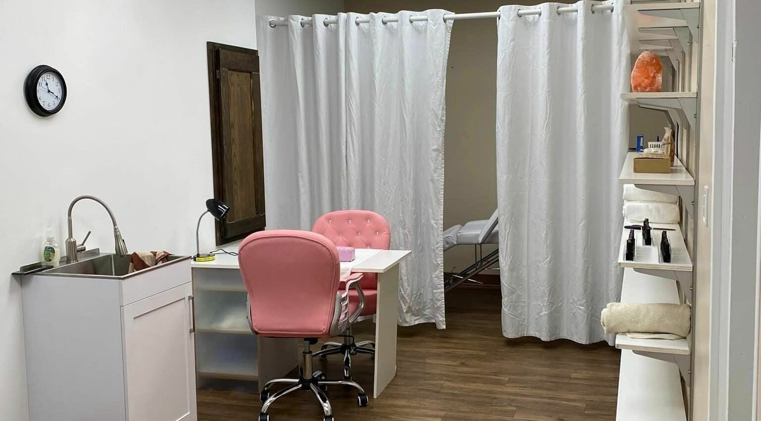 Welcoming treatment room at Wisdom Health Holistic Wellness Center, Wainwright, Alberta, CA with pink chairs.