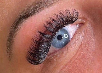 Close-up of eyelash extensions at Holly’s Beauty Parlour, Romford, England, GB.