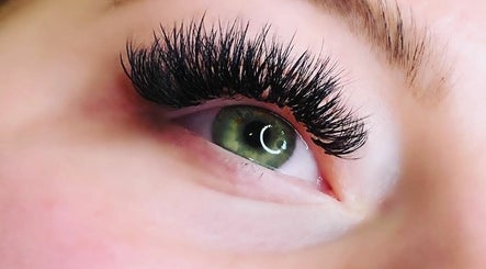 Lashes by Reannon صورة 3