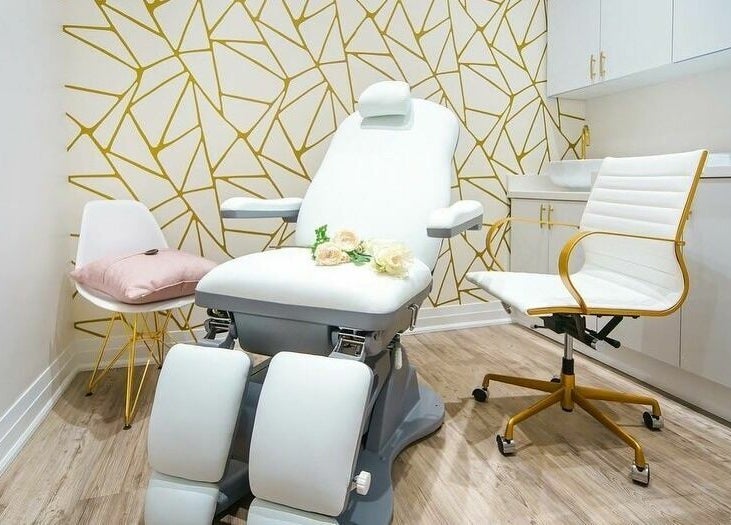 Modern treatment room at Fusionmed Cosmetic (DT), Toronto, Ontario, CA with elegant decor and comfortable seating.