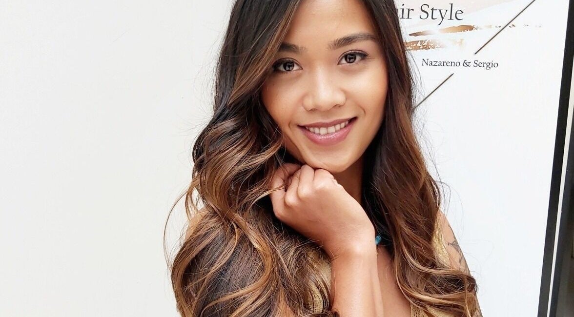 Mujer con cabello ondulado en Aveda Hair&Beauty, Canarias, Canarias, ES.