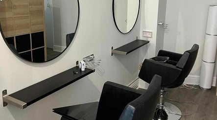 hình ảnh 2 của Tom Syed Hair Spa