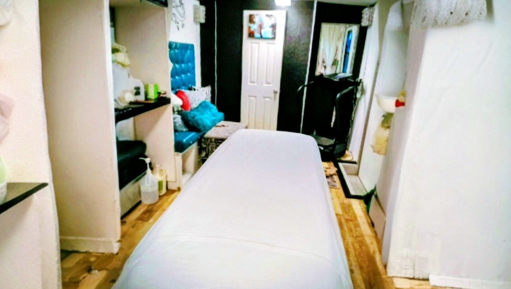 Relaxing treatment room at Motif Medi Spa, Nassau, New Providence, BS, with plush seating and calming decor.