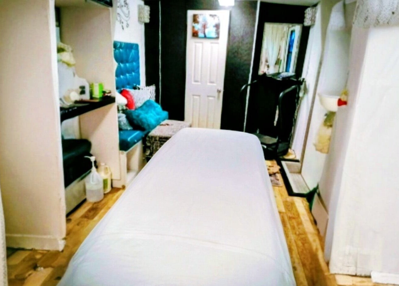 Relaxing treatment room at Motif Medi Spa, Nassau, New Providence, BS, with plush seating and calming decor.