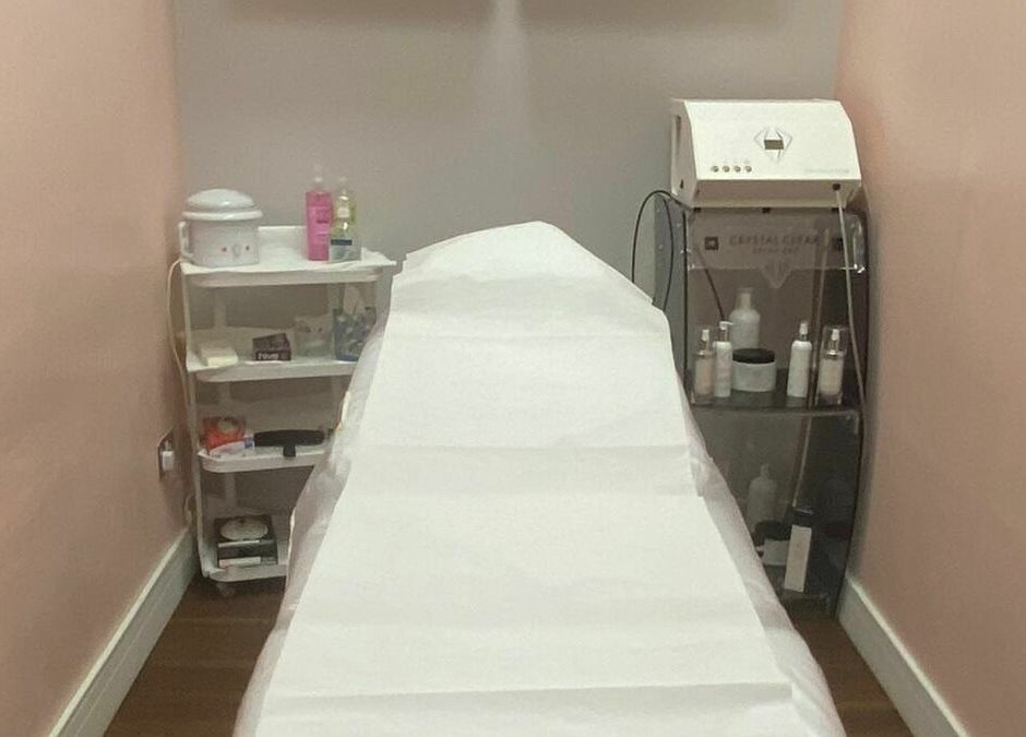 Treatment room at Ami Brow and Lash Bar in Rugby, England, GB, featuring a comfortable bed and beauty equipment.