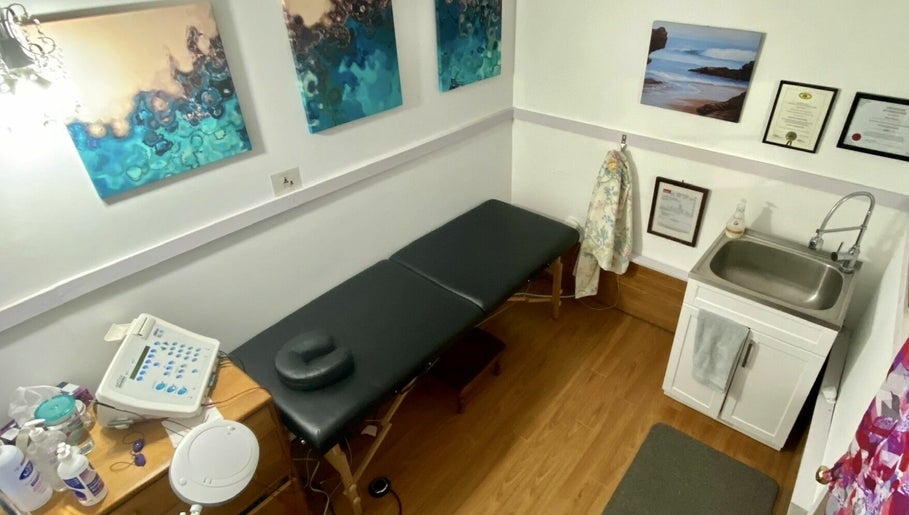 Immagine 1, Nessie's Electrolysis Clinic