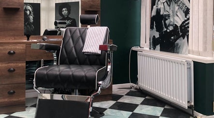 The Local - Paul Merrilees Gentleman’s barber imaginea 2