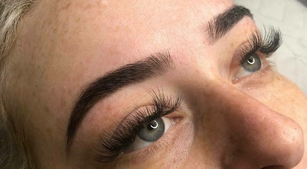Brows & Beauty by Brooke image 3