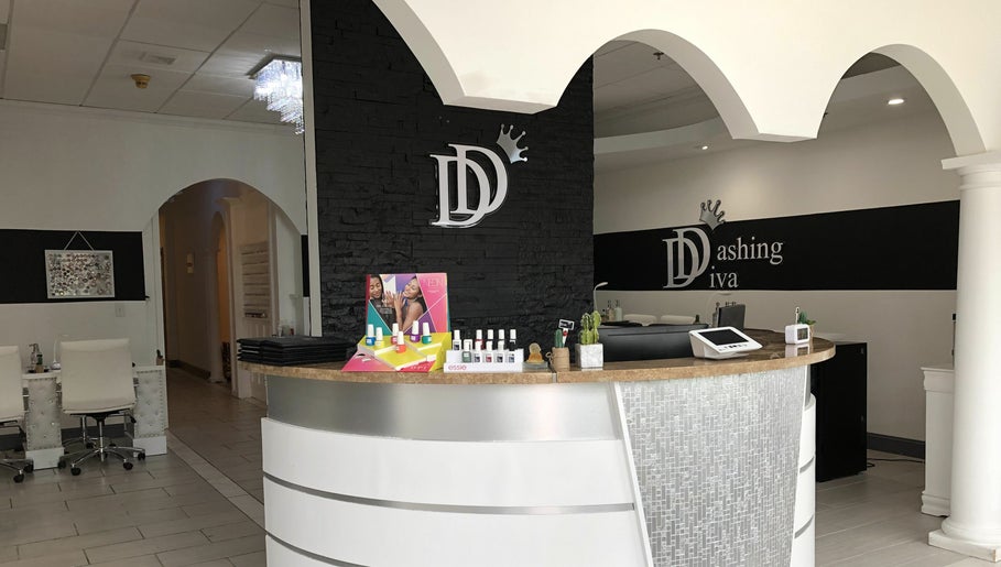 Dashing Diva Nails and Spa зображення 1