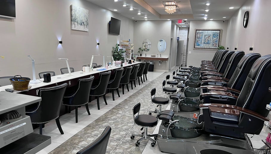 Crystal Nail Spa (Westerville) image 1