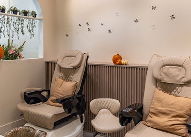 Relax in luxury at Maison Nail Spa Silverlake, Los Angeles with cozy chairs and elegant decor.