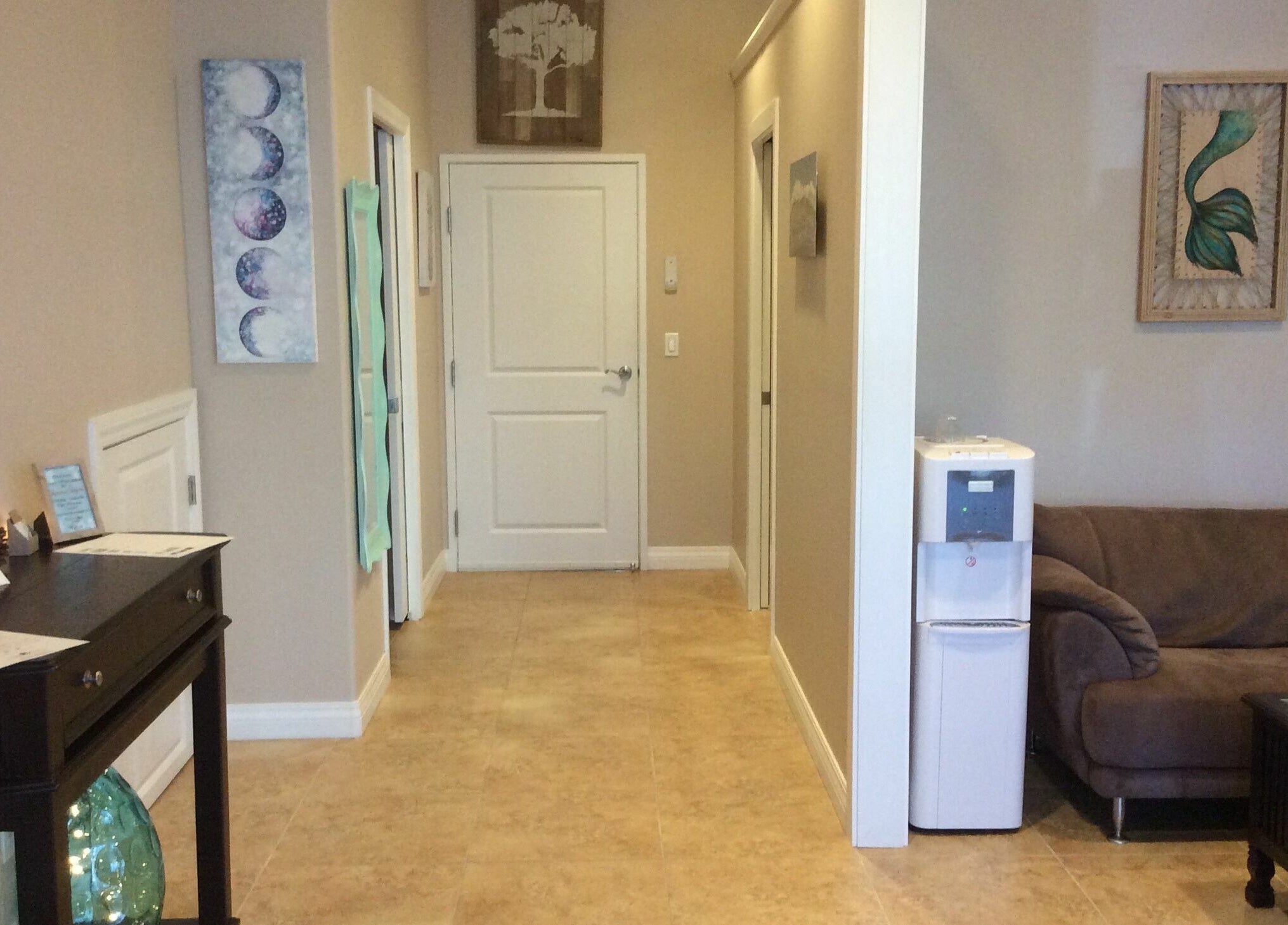 Calm entry area of Sugar Maui with cozy seating and decor in Kihei, Hawaii, US.