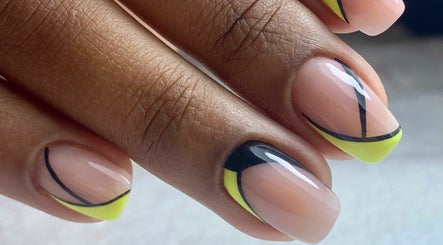 The Nail Studio - by Stefania Portas image 2