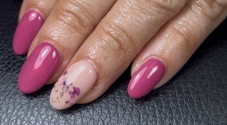 Thames Art Nails