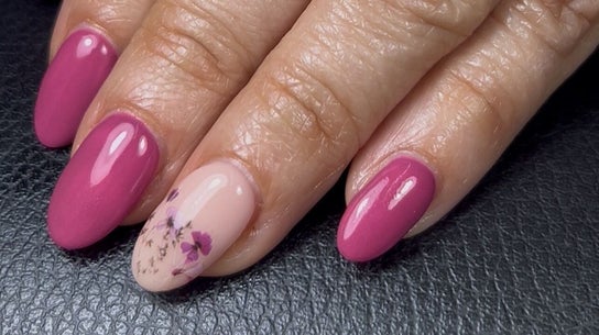Thames Art Nails