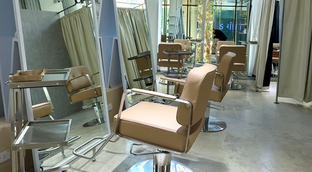 Modern salon chairs at SHIN by AKIENDO (Ari branch), Krung Thep Maha Nakhon, TH, offering premium beauty services.