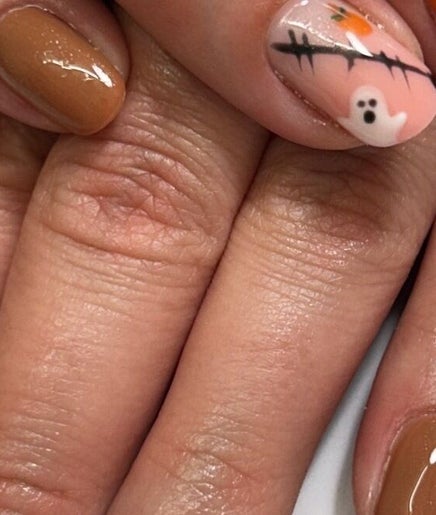 Trinas nails & beauty image 2
