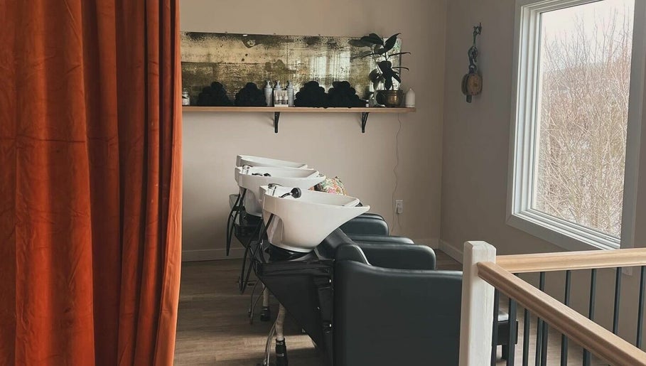 Red Sky Salon obrázek 1