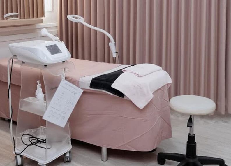 Cozy treatment room at Noona Glam, Bali, Bali, ID with soft pink decor and modern equipment.