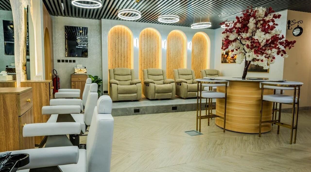 Elegant interior of Peaky Queen Beauty Salon in Dubai, AE with plush seating and chic decor.