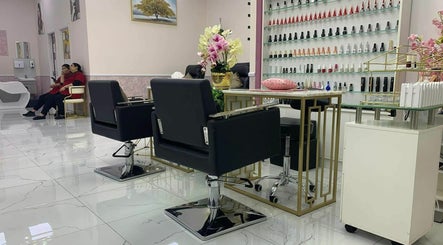 Pretty Pink Ladies Salon billede 2