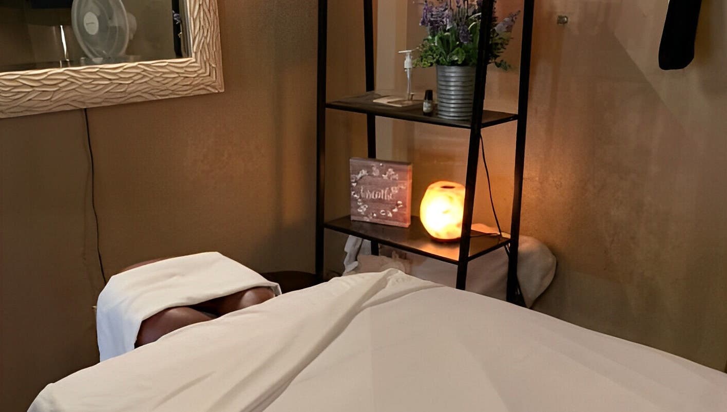 Relaxing massage room at Amanda Zielkle LMT 7904 in Las Cruces, New Mexico, US with soft lighting and decor.