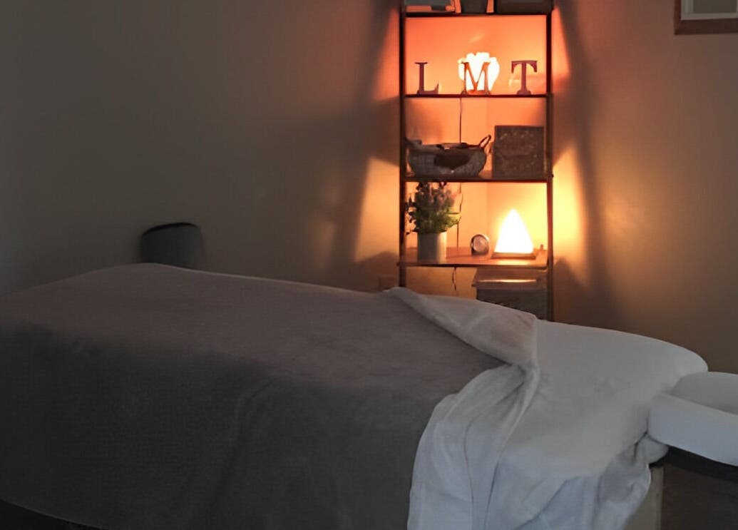 Tranquil massage room at Amanda Zielkle LMT 7904 in Las Cruces, New Mexico, US with soft lighting and healing ambiance.