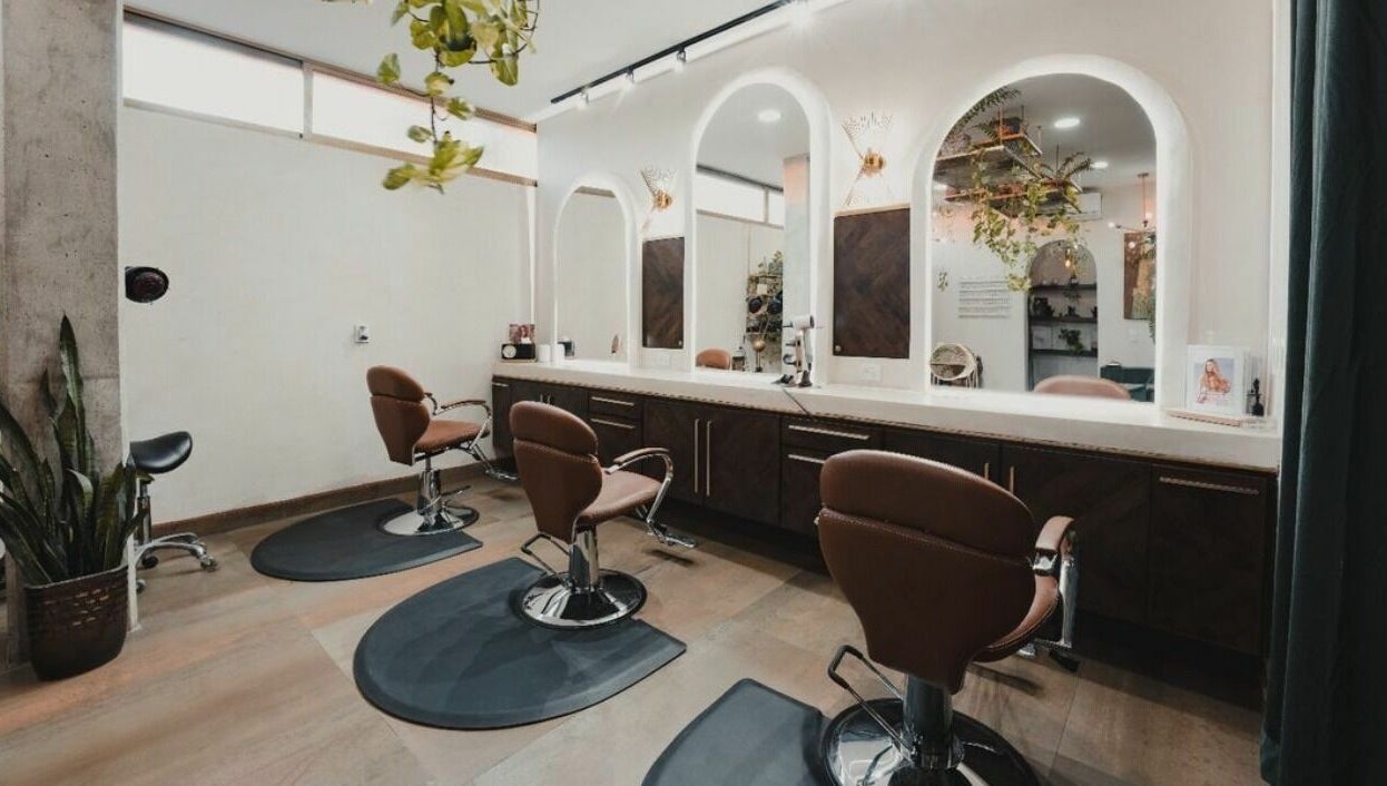 Spacious salon at Salon 144, Cabo San Lucas, Baja California Sur, MX, featuring chic styling chairs and modern decor.