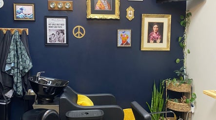 Chic salon interior at Katie Image Studios #125, Lee's Summit, Missouri, US with stylish wall art.