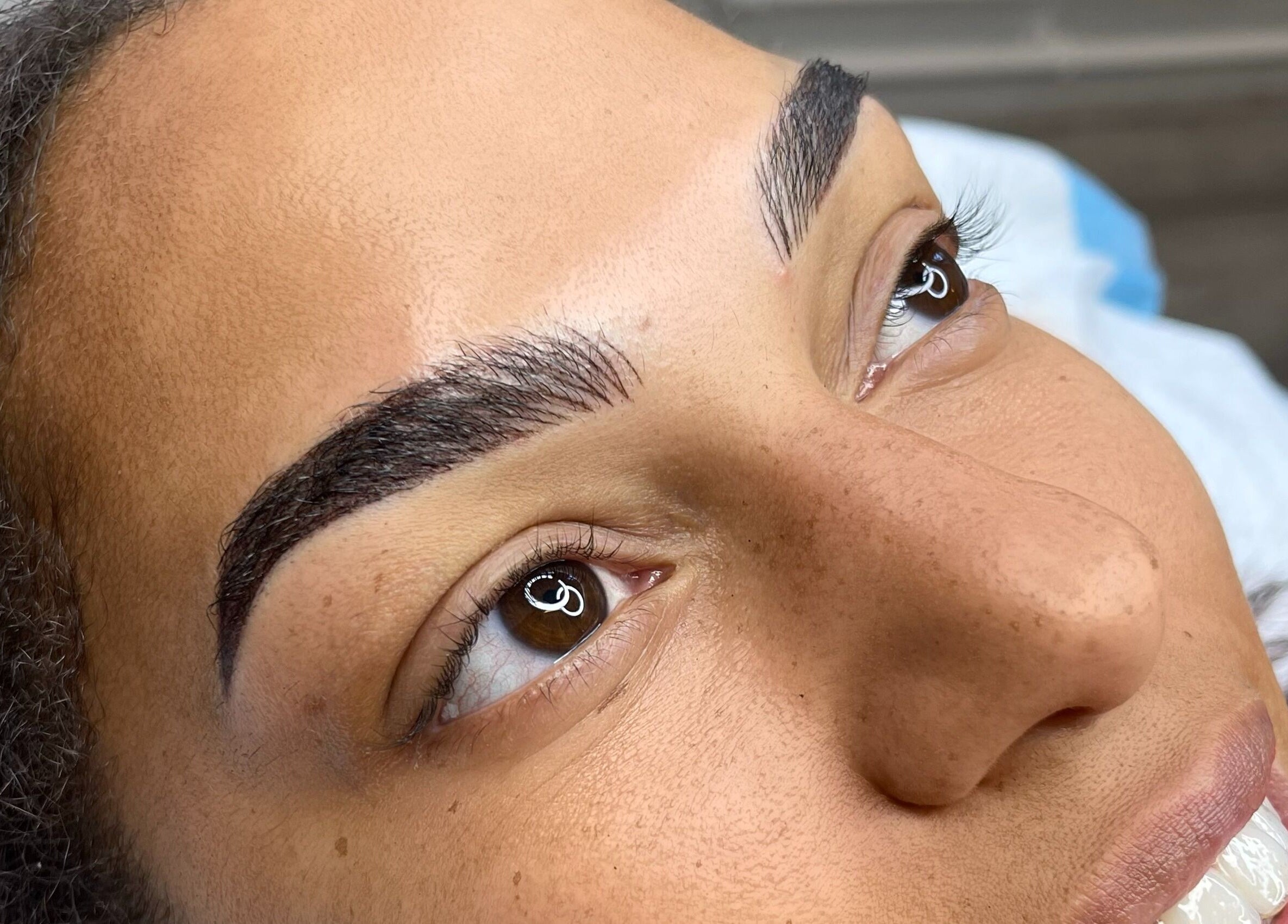 Perfectly shaped eyebrows at Shador Studio London in South Croydon, England, GB showcasing expert beauty care.