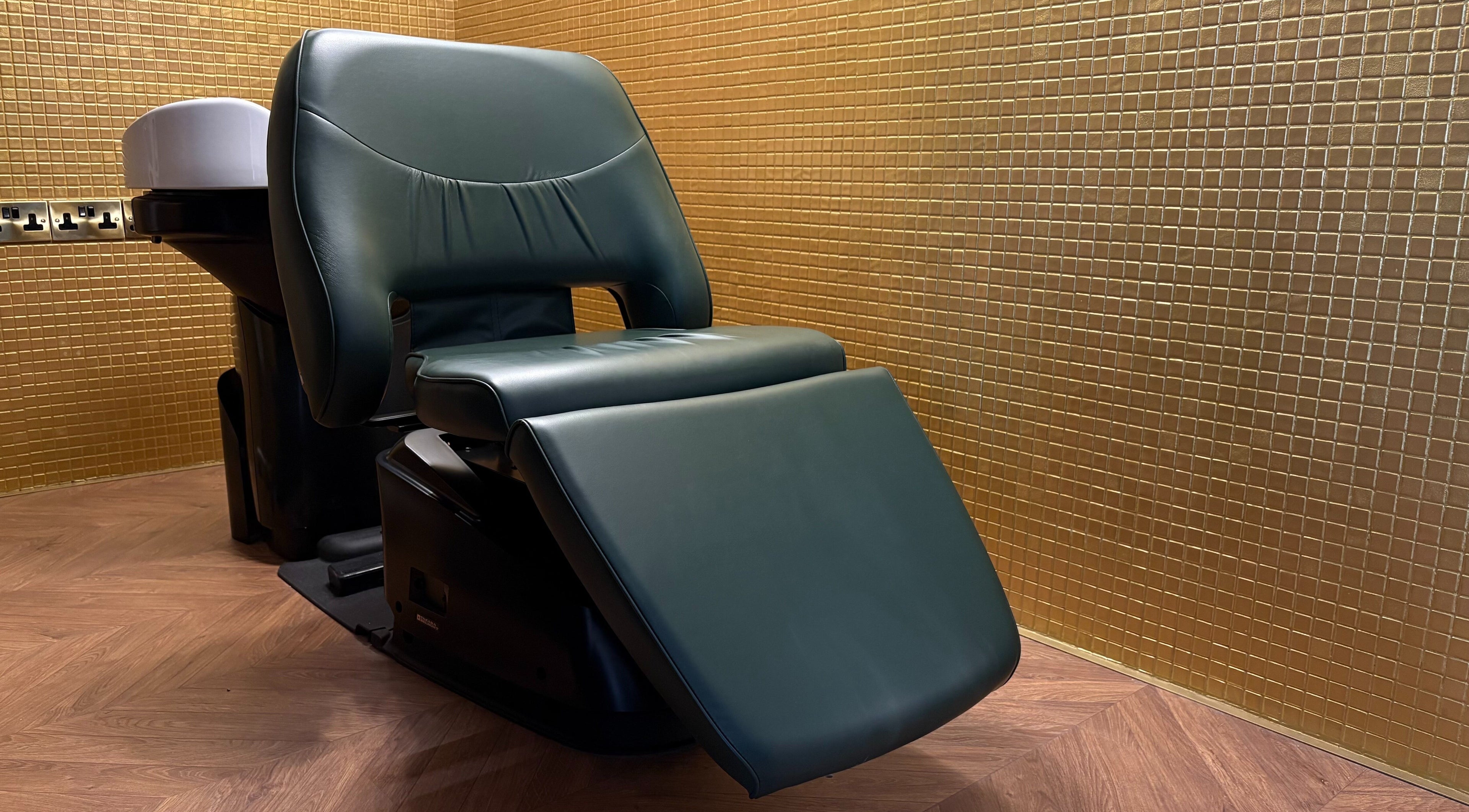 Luxury salon chair at Rodeo Drive Beauty, Limassol, Lemesos, CY, emphasizing premium comfort and elegance.