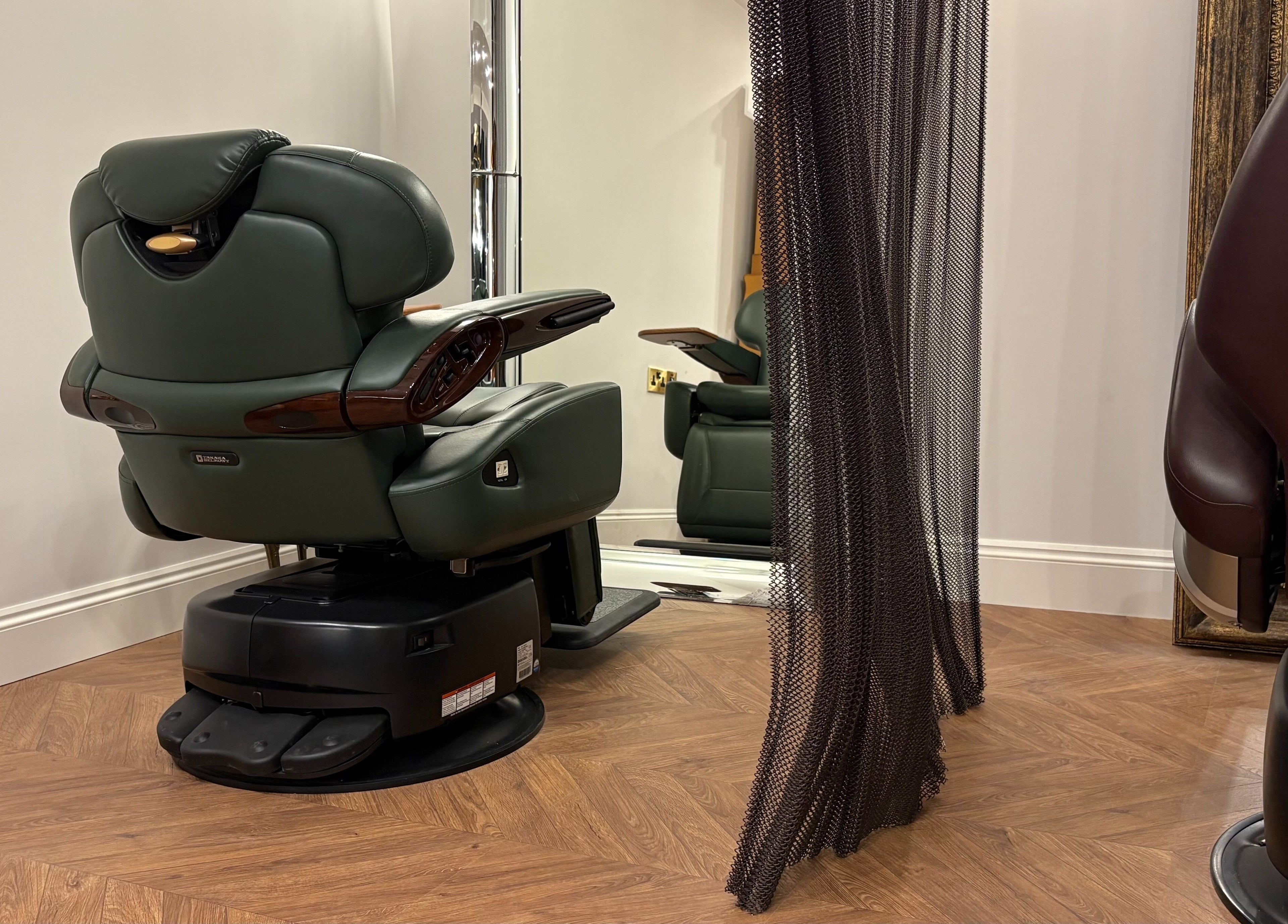 Luxurious barber chair at Rodeo Drive Beauty, Limassol, Lemesos, CY, providing premium comfort and style.
