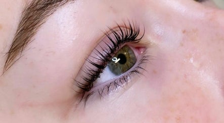 Image de Remedy Brows and Lashes 2