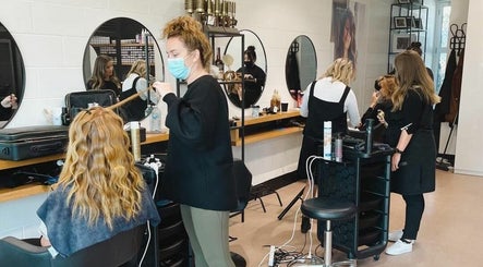 Ashelle Hairdressing kép 2