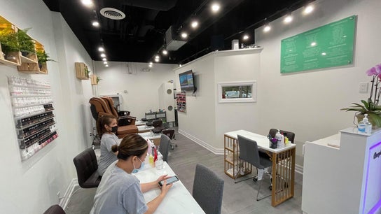 Pearl Nail Bar Dundas (96 Dundas St E) 1