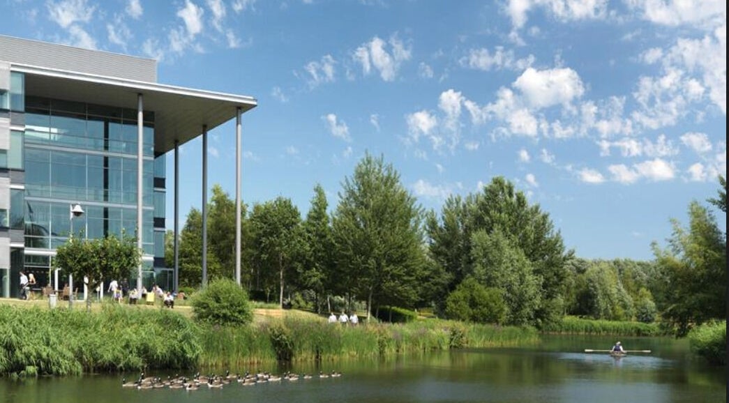 Peaceful lakeside view at SHAPINS Clinic | Reading, in Reading, England, GB. Perfect locale for relaxation.