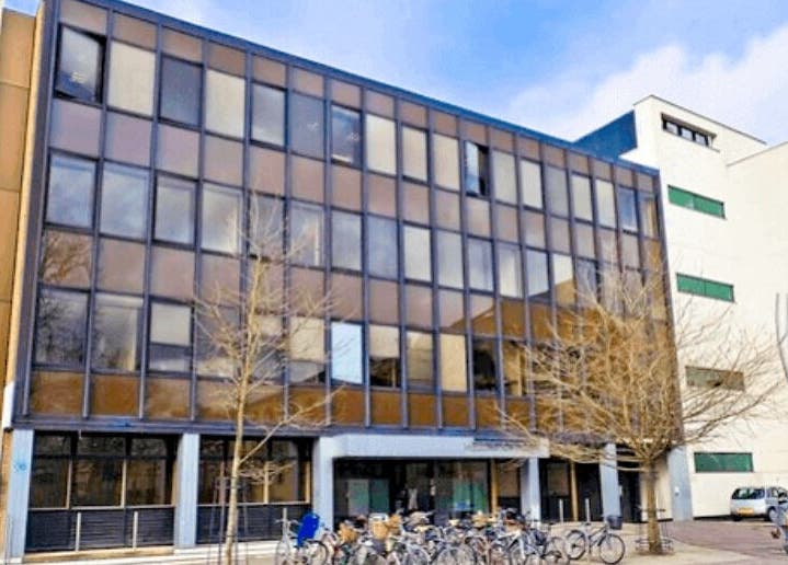 Exterior of SHAPINS Clinic | Cambridge in Cambridge, England, GB showcasing a sleek modern facade.